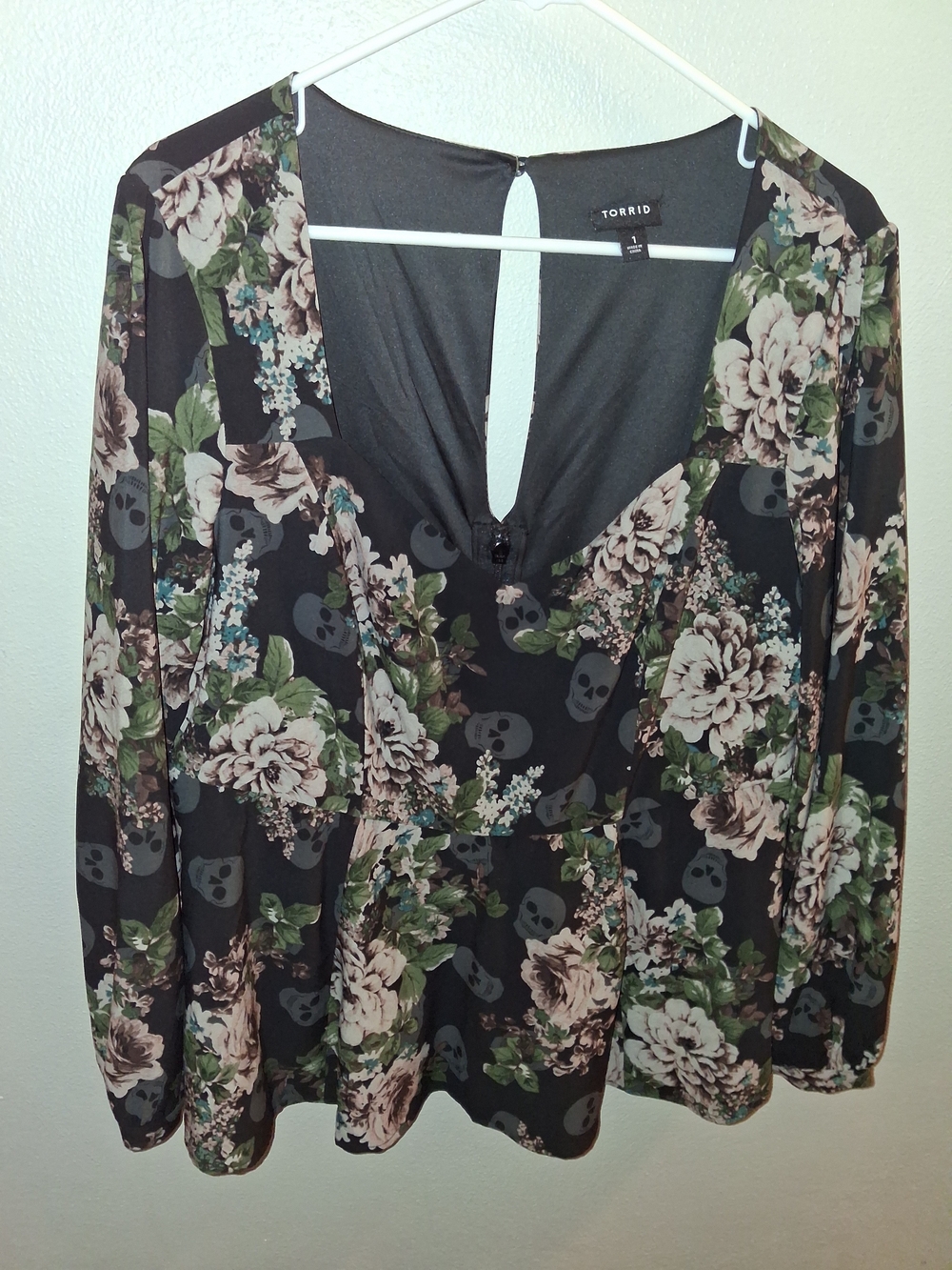 Torrid Black Floral & Skull Peplum V-Neck Top